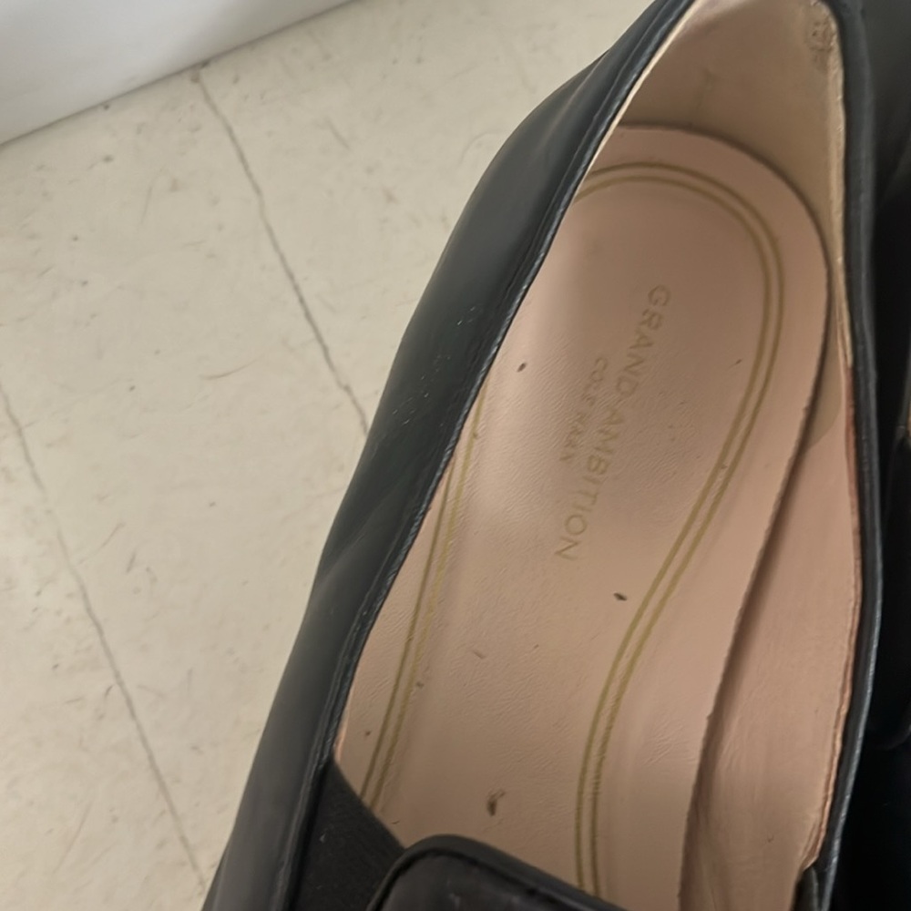 Cole Haan loafer flats. Wore just a handful of times. Really comfortable - Picture 4 of 4